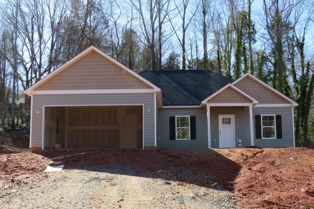 Unit for sale at 122 Meadow Lane, Thomasville, NC 27360