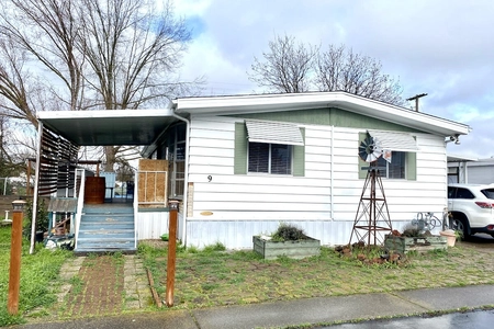 Unit for sale at 301 Freeman Road, Central Point, OR 97502