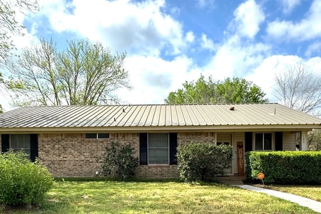 Unit for sale at 100 Hillview Drive, Luling, TX 78648