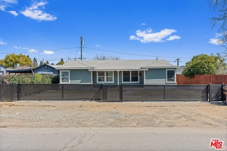Unit for sale at 725 Francis St, Bakersfield, CA 93308