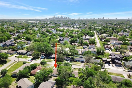 Unit for sale at 715 East 40th 1/2 Street, Houston, TX 77022