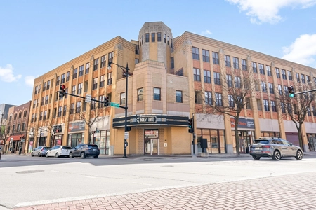 Unit for sale at 1645 W School Street, Chicago, IL 60657