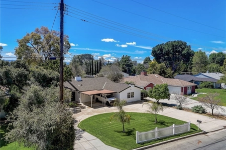 Unit for sale at 17646 Raymer Street, Sherwood Forest, CA 91325