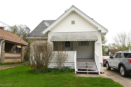 Unit for sale at 167 North Hazelwood Avenue, Youngstown, OH 44509
