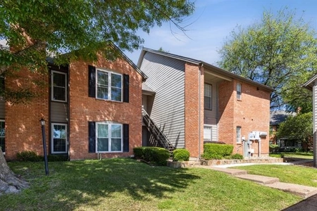 Unit for sale at 262 Jefferson Parkway, Fort Worth, TX 76107
