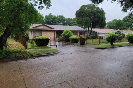 Unit for sale at 527 Shadyway Drive, Dallas, TX 75232