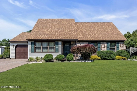 18 Laurel Crest Drive, Howell, NJ 07731