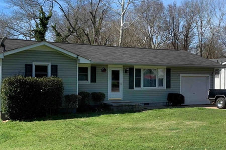 305 Garden Ave, Lindale, GA