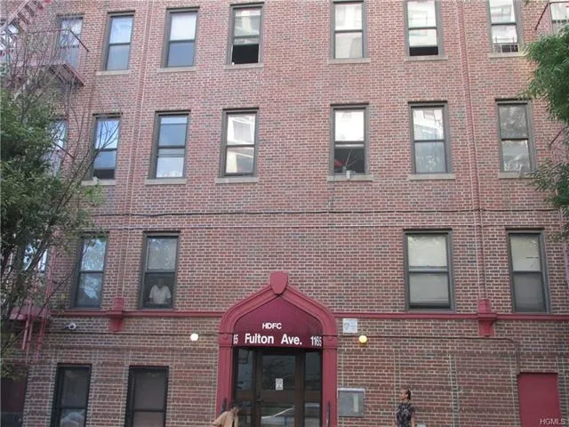 Outdoor, Streetview at Unit 1A at 1165 Fulton Avenue