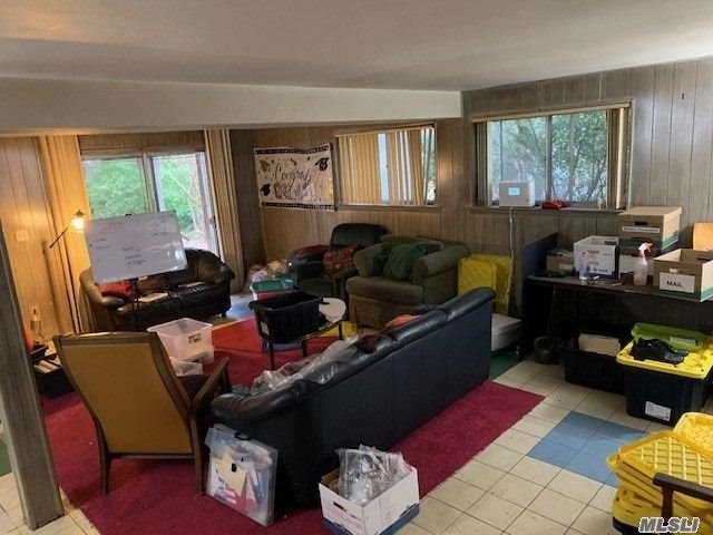 Livingroom at 1140 Peninsula Blvd