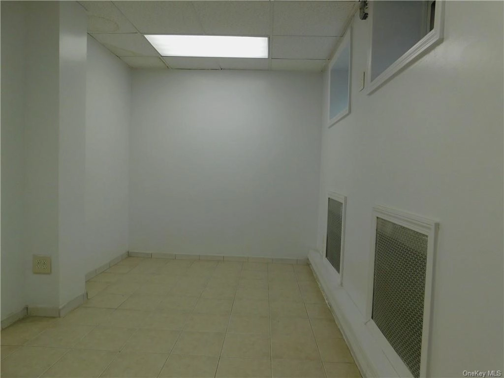 Empty Room at 1725 Edison Avenue