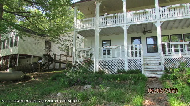 Photo of 906 Lakeview Drive