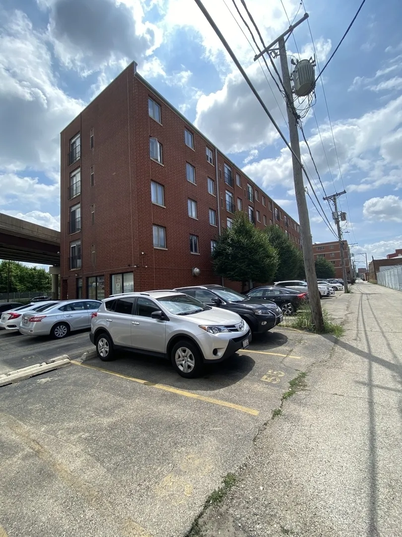 Photo of Unit 217 at 2734 South WENTWORTH Avenue