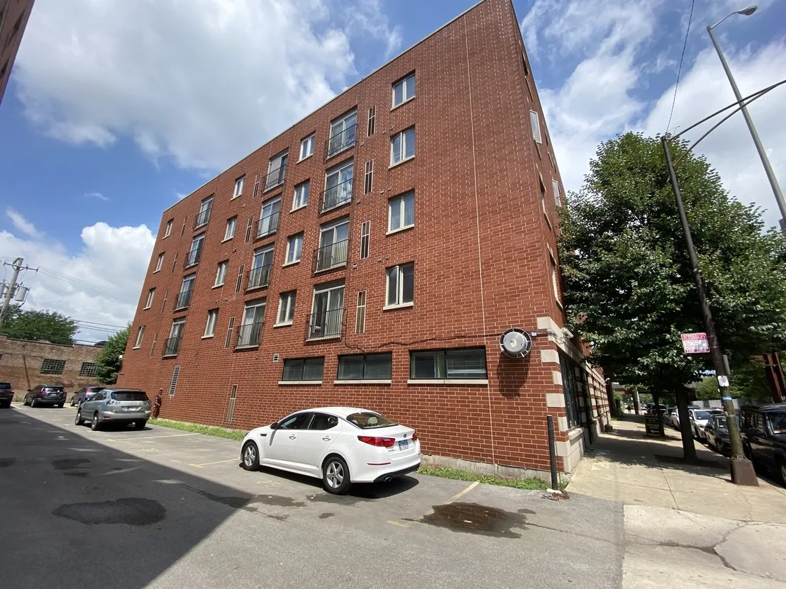 Photo of Unit 217 at 2734 South WENTWORTH Avenue