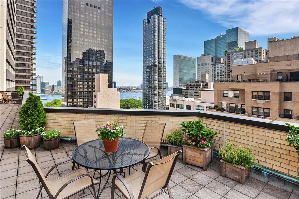 Outdoor at Unit 7J at 301 East 48th Street