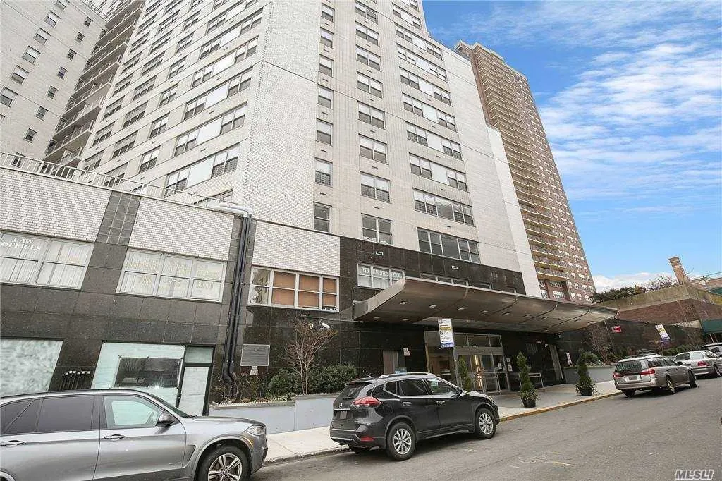 Photo of Unit 1901 at 125-10 Queens Boulevard