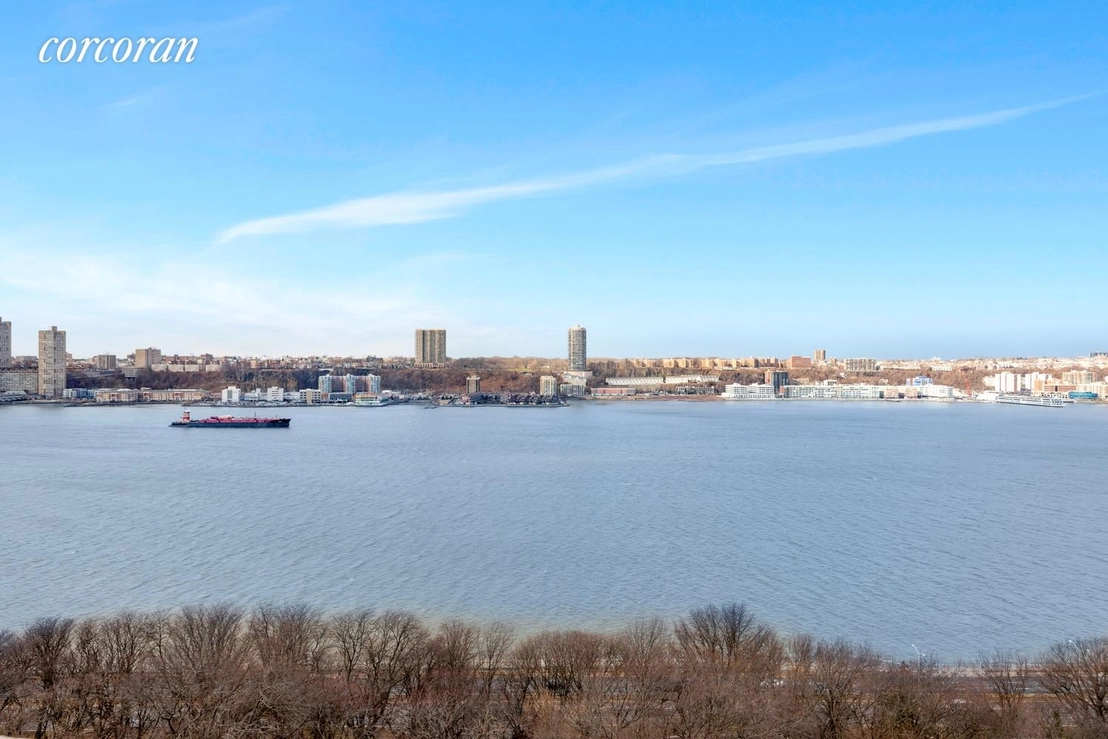 Photo of Unit 15A at 160 RIVERSIDE Drive