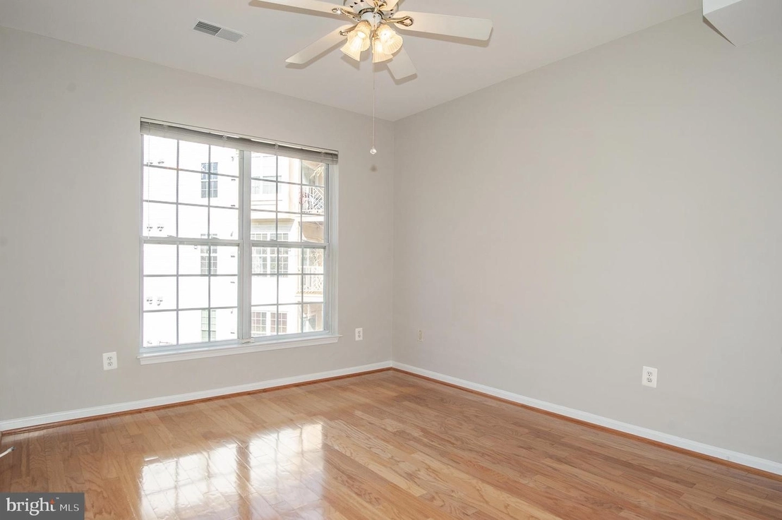 Photo of 5982 FOUNDERS HILL CT #202