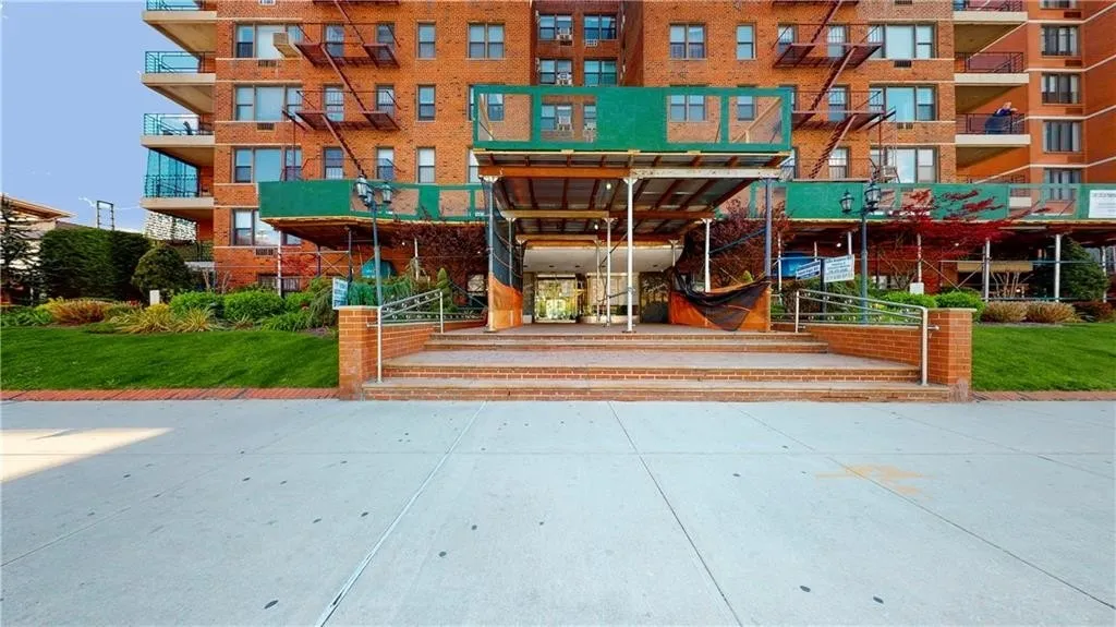 Photo of Unit 6T at 3101 Ocean Parkway