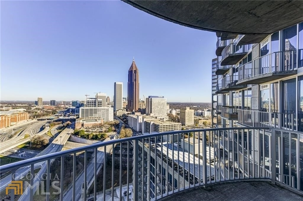 Photo of Unit 2304 at 400 W Peachtree Street