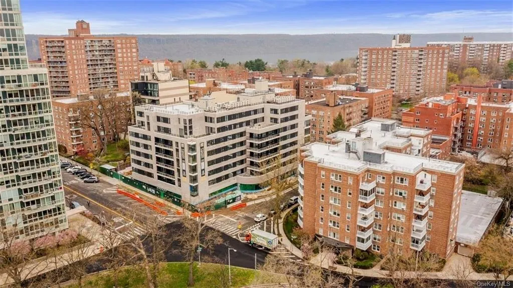 Photo of Unit 6H at 3701 Henry Hudson Parkway