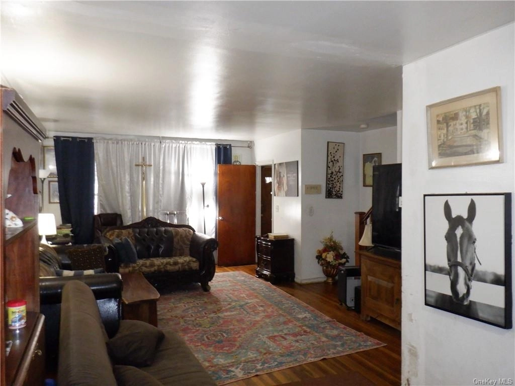 Livingroom at 4229 Wilder Avenue