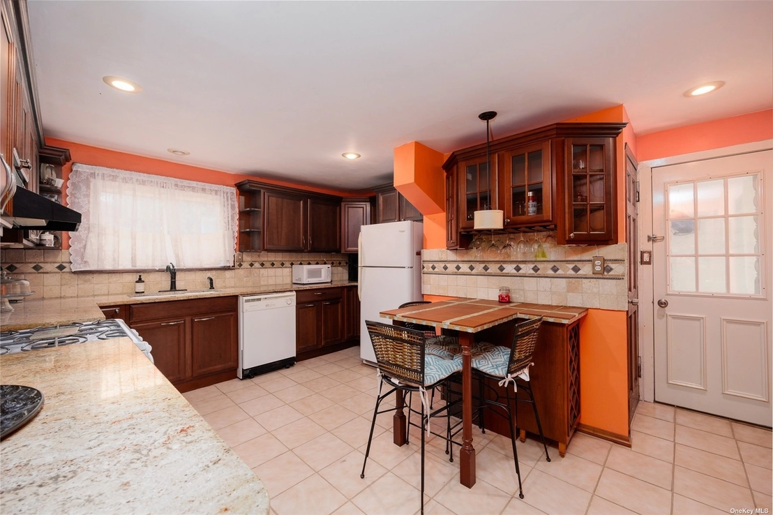 Kitchen, Dining at 163 Lakeview Avenue