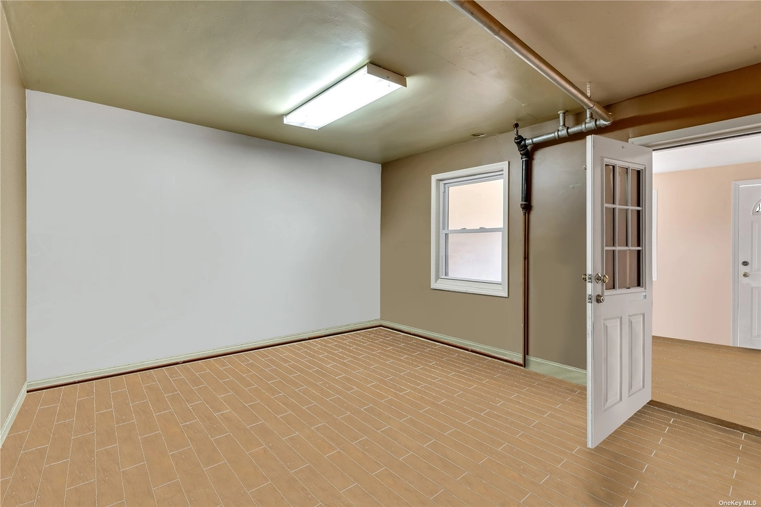 Empty Room at 1135 Allerton Avenue