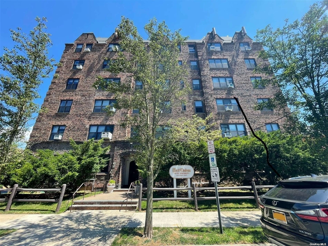 Outdoor, Streetview at Unit 2A at 141 Wyckoff Place