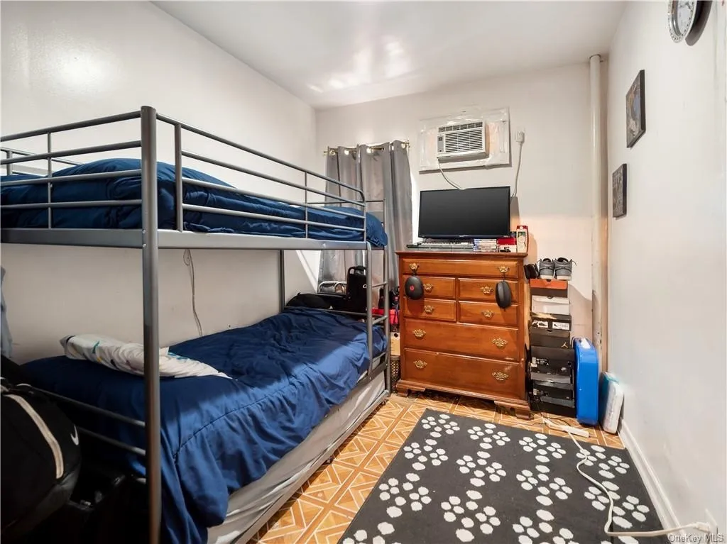 Bedroom at 1392 Commonwealth Avenue