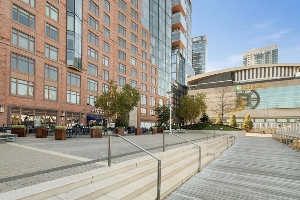 Outdoor, Streetview at Unit 5E at 100 Lovejoy Wharf