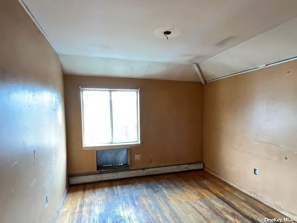 Empty Room at 3296 Boller Avenue