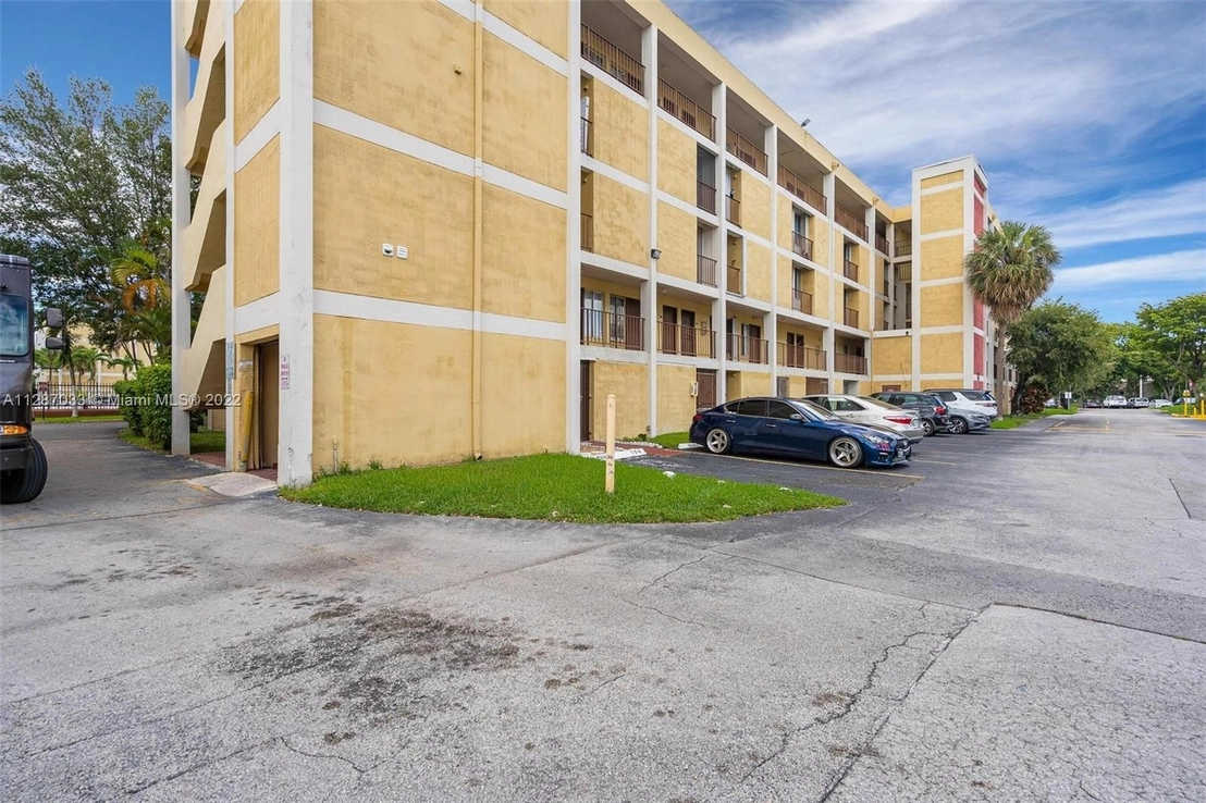Photo of Unit 202 at 9220 Fontainebleau Blvd