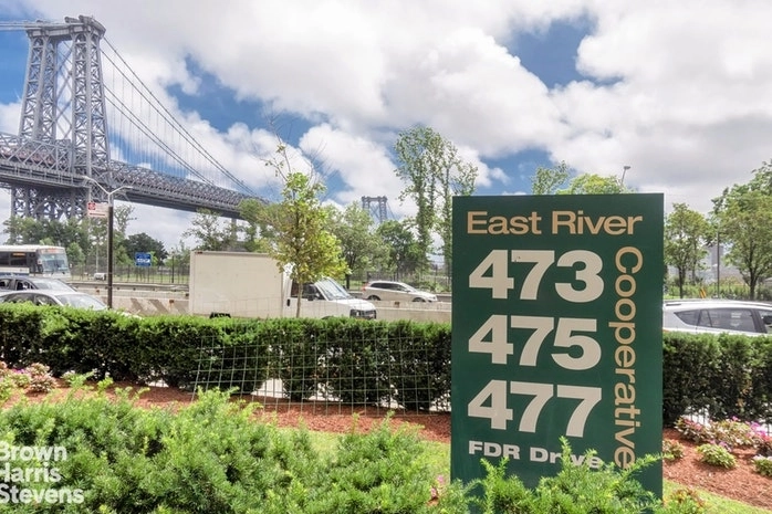 Photo of Unit 306 at 477 FDR Drive