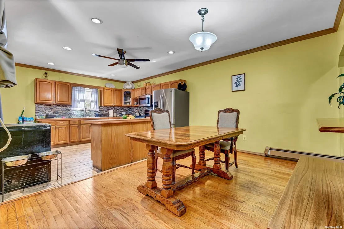 Kitchen, Dining at 800 Glenmore Avenue