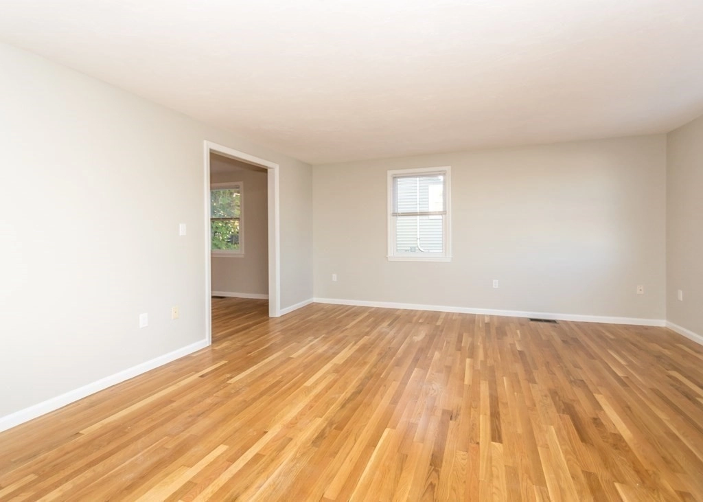 Empty Room at 75 Lakeview Avenue