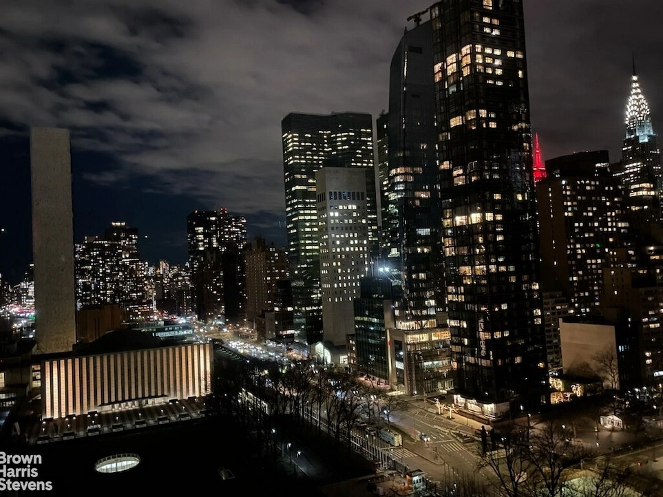 Photo of Unit 19A at 870 UNITED NATIONS Plaza