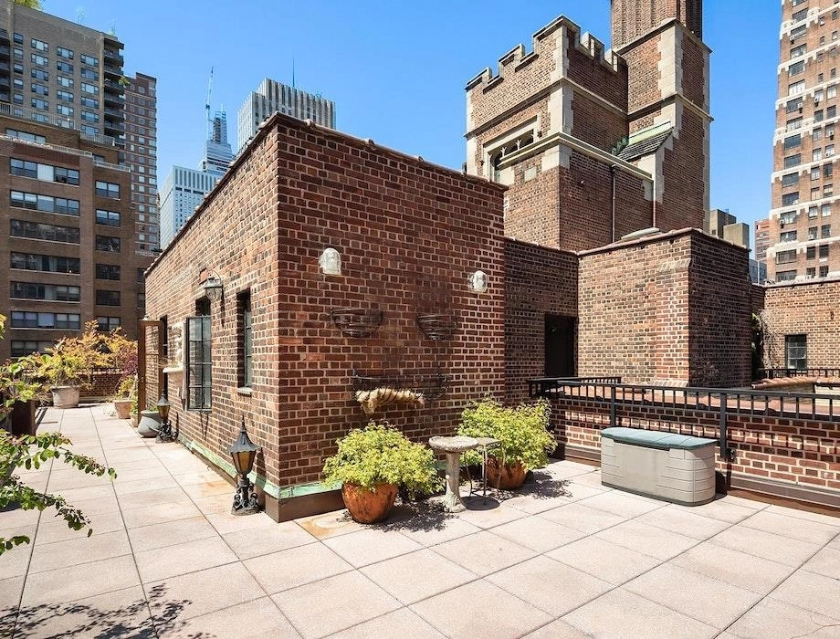 Outdoor, Streetview at Unit 1103C at 324 E 41ST Street