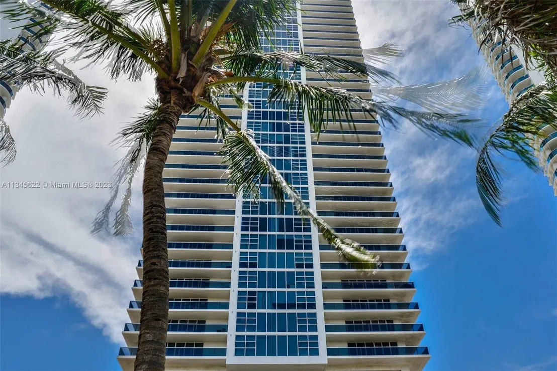 Photo of Unit 3302 at 16699 Collins Ave