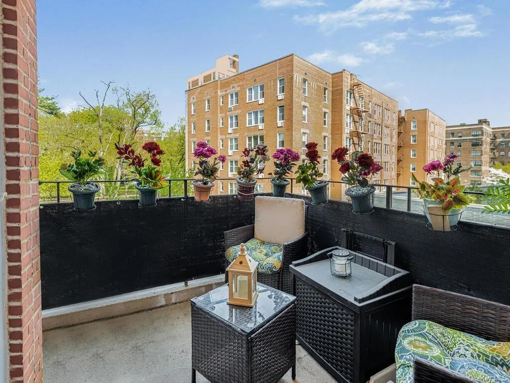 Outdoor at Unit 3C at 2711 Henry Hudson Parkway