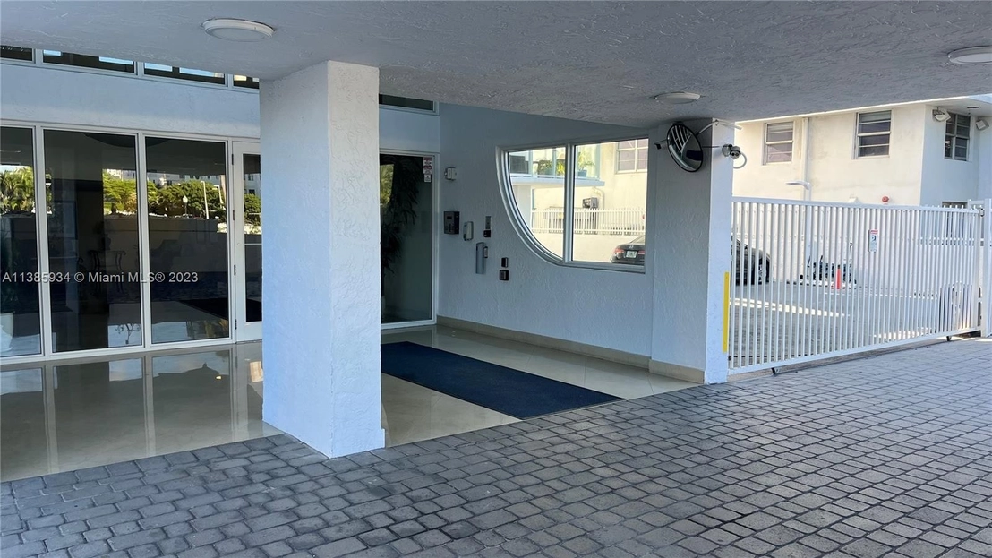 Photo of Unit 401 at 2457 Collins Ave