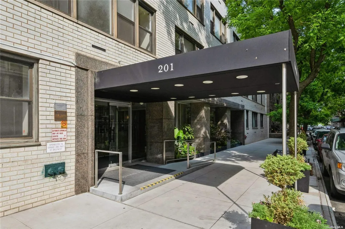 Outdoor, Streetview at Unit 2R at 201 E 21st Street