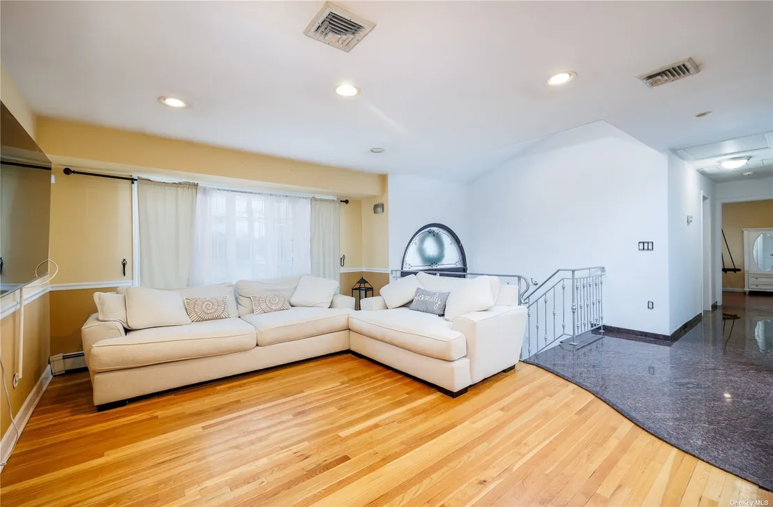 Livingroom at 2918 Moreland Avenue