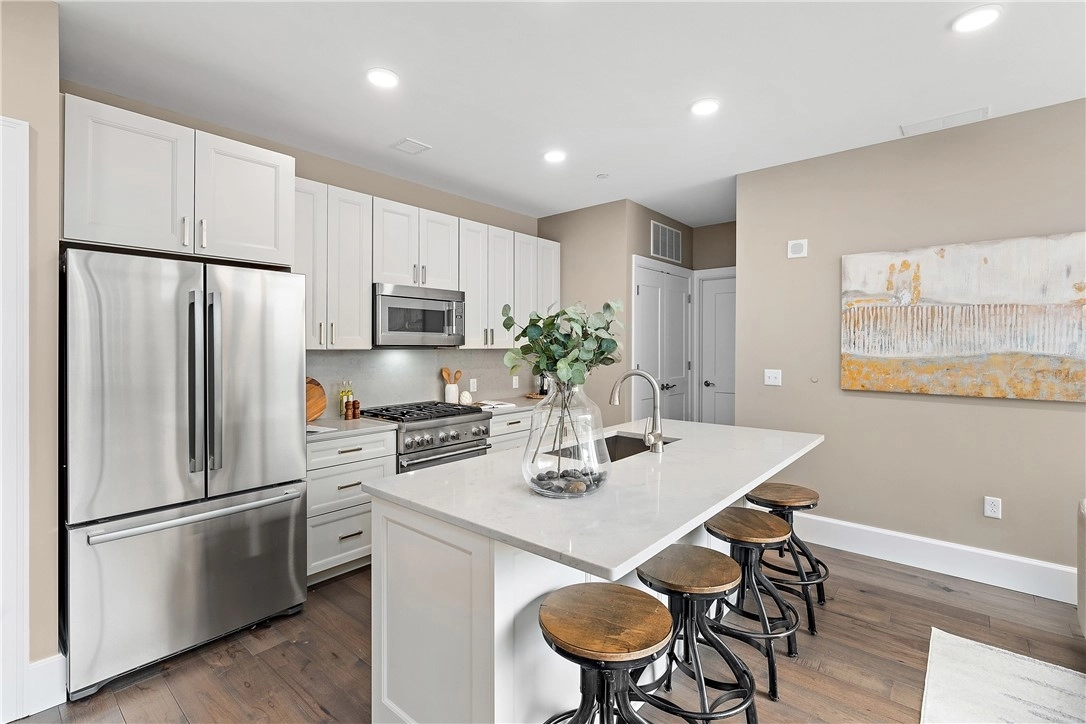 Photo of Unit 804 at 350 Oliver Avenue