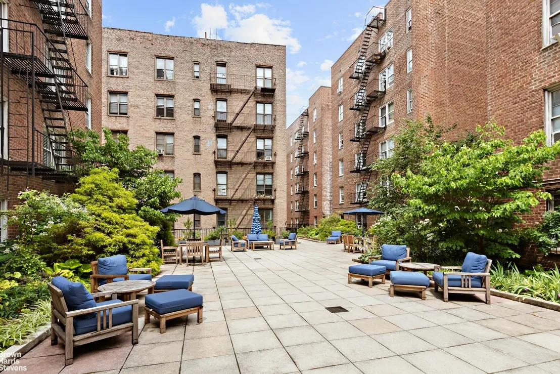 Outdoor, Streetview at Unit 6C at 330 HAVEN Avenue