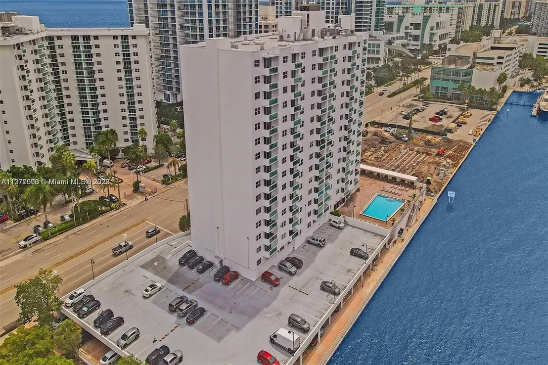 Photo of Unit 612 at 3000 S Ocean Dr