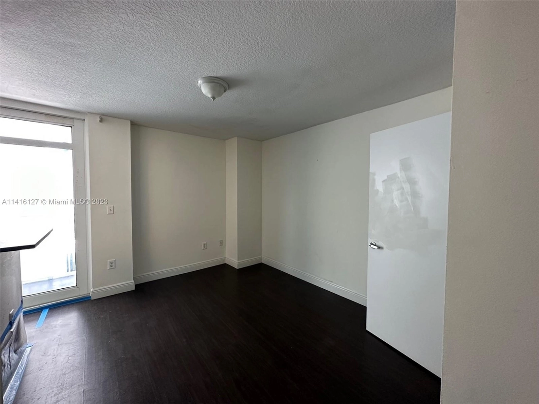 Photo of Unit 709 at 7600 Collins Ave