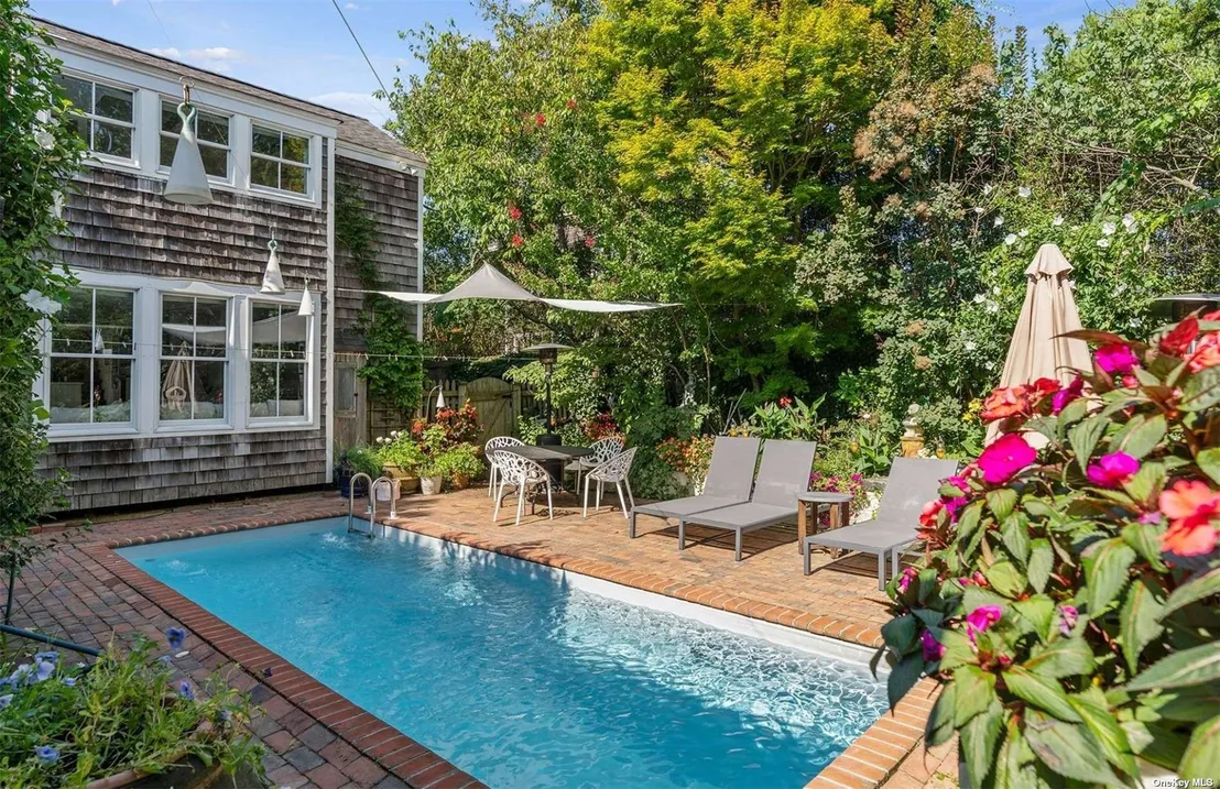 Outdoor, Pool at 28 Bowden Square