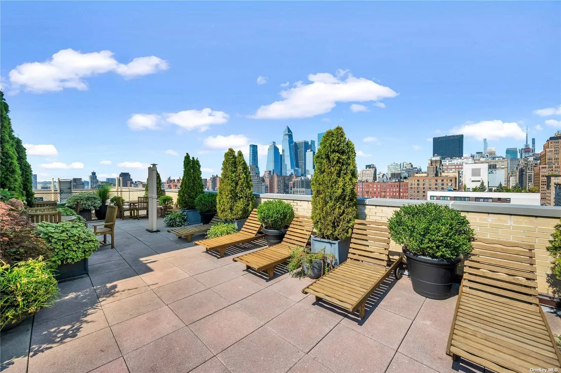 Outdoor at Unit 401 at 200 West 20th Street