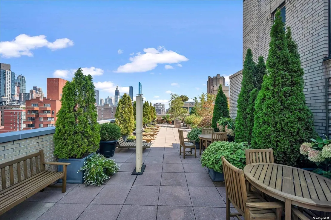 Outdoor at Unit 401 at 200 West 20th Street